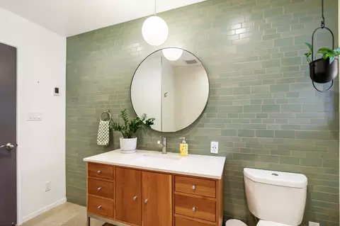 Bath - 436 Scripps Dr, Davis, CA 95616 photo 5 of 6