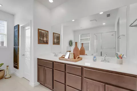 Bath - 5518 Julia Ave, Keyes, CA 95328 photo 2 of 4