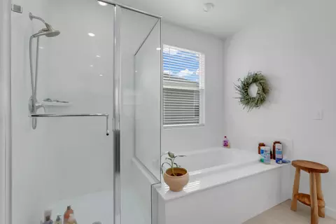Bath - 5518 Julia Ave, Keyes, CA 95328 photo 3 of 4