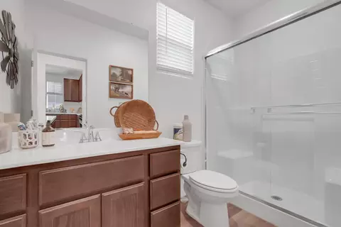 Bath - 5518 Julia Ave, Keyes, CA 95328 photo 1 of 4