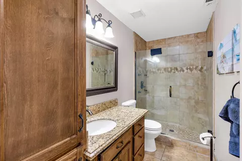 Bath - 1908 Fall Brook Ct, Merced, CA 95340 photo 1 of 4