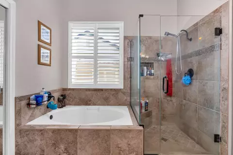Bath - 1908 Fall Brook Ct, Merced, CA 95340 photo 4 of 4