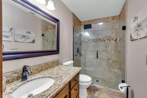 Bath - 1908 Fall Brook Ct, Merced, CA 95340 photo 2 of 4