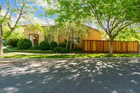 Exterior - 1908 Fall Brook Ct, Merced, CA 95340 photo 5 of 14
