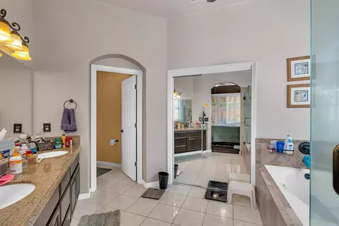 Bath - 1908 Fall Brook Ct, Merced, CA 95340 photo 3 of 4