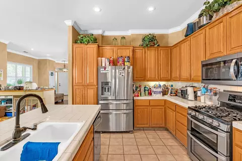 Kitchen - 1908 Fall Brook Ct, Merced, CA 95340 photo 3 of 5