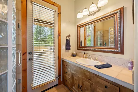 Bath - 9345 King Rd, Loomis, CA 95650 photo 10 of 10