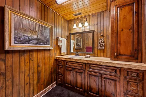 Bath - 9345 King Rd, Loomis, CA 95650 photo 9 of 10