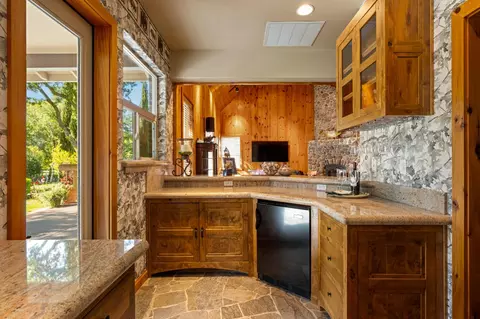 Kitchen - 9345 King Rd, Loomis, CA 95650 photo 7 of 8