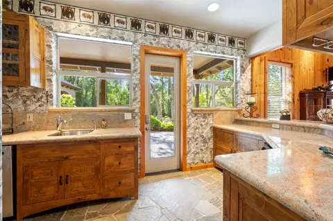 Kitchen - 9345 King Rd, Loomis, CA 95650 photo 6 of 8