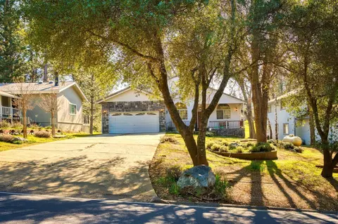 19930 Pleasantview Dr, Groveland, CA 95321
