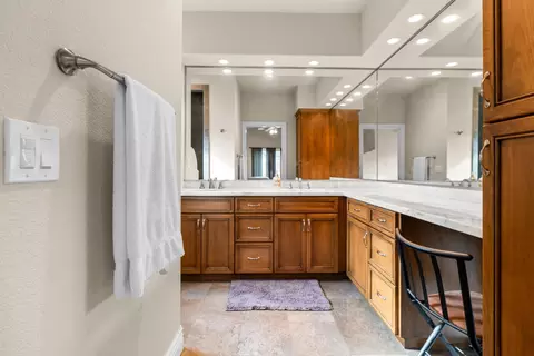 Bath - 4817 E Morada Ln, Stockton, CA 95212 photo 2 of 6