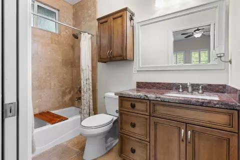 Bath - 4817 E Morada Ln, Stockton, CA 95212 photo 4 of 6
