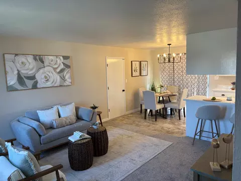 Living - 930 Palomino St, Manteca, CA 95336 photo 2 of 2