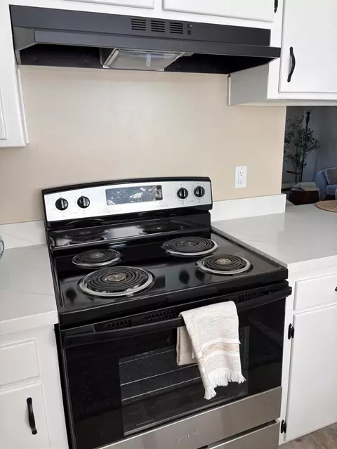 Kitchen - 930 Palomino St, Manteca, CA 95336 photo 3 of 3