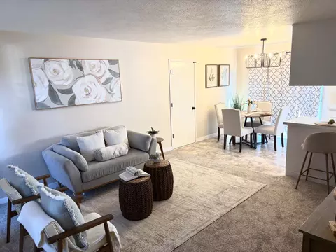 Living - 930 Palomino St, Manteca, CA 95336 photo 1 of 2