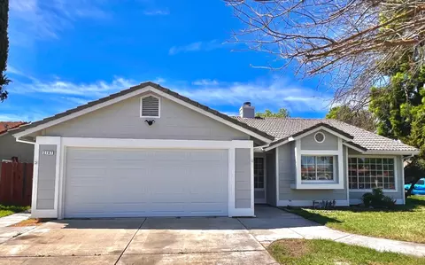2107 Canyon View Dr, Newman, CA 95360