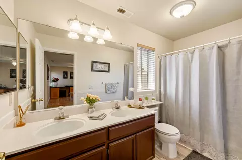 Bath - 2053 Raven St, Tracy, CA 95376 photo 2 of 4