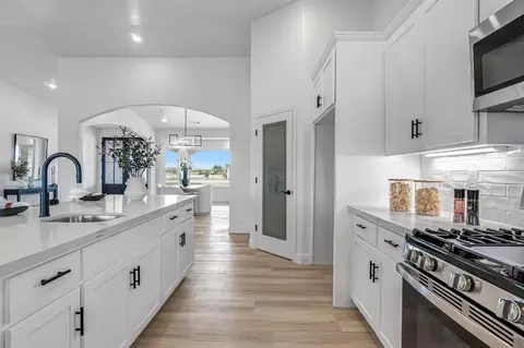 Kitchen - 21035 Forest Glen Rd, Madera, CA 93638 photo 6 of 6