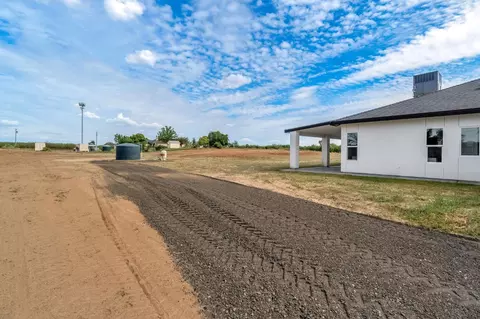Exterior - 21035 Forest Glen Rd, Madera, CA 93638 photo 5 of 8