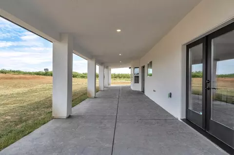 Exterior - 21035 Forest Glen Rd, Madera, CA 93638 photo 6 of 8