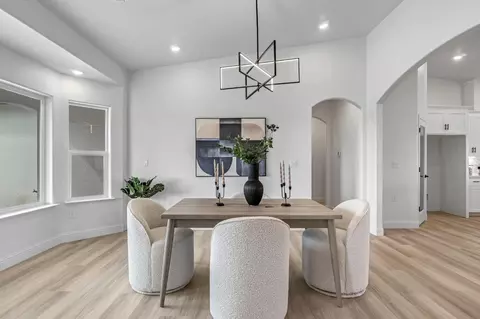 Dining - 21035 Forest Glen Rd, Madera, CA 93638 photo 3 of 3