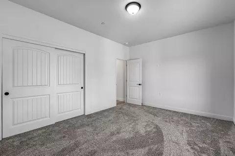 Bedroom - 21035 Forest Glen Rd, Madera, CA 93638 photo 3 of 6