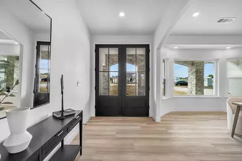 Entry Way - 21035 Forest Glen Rd, Madera, CA 93638 photo 1 of 2