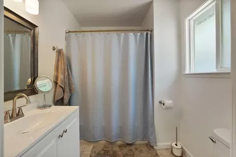 Bath - 1208 Guiseppe Ln, Modesto, CA 95355 photo 4 of 4