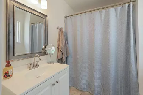 Bath - 1208 Guiseppe Ln, Modesto, CA 95355 photo 3 of 4