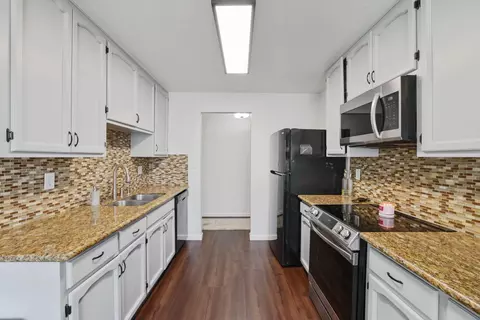Kitchen - 1208 Guiseppe Ln, Modesto, CA 95355 photo 4 of 4