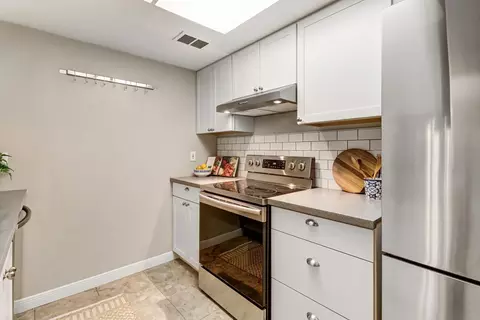 Kitchen - 2317 E 8th St, Davis, CA 95618 photo 2 of 6