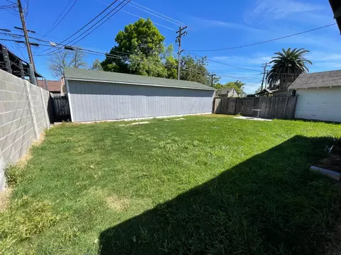 Exterior - 512 12th St, Modesto, CA 95354 photo 10 of 14