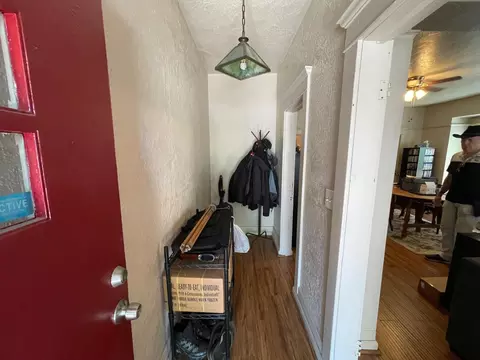 Entry Way - 512 12th St, Modesto, CA 95354 photo 1 of 2