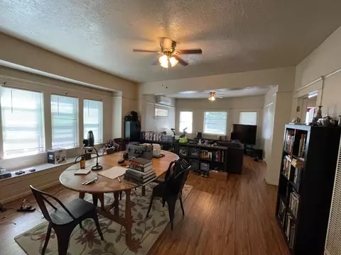 Living - 512 12th St, Modesto, CA 95354 photo 2 of 3