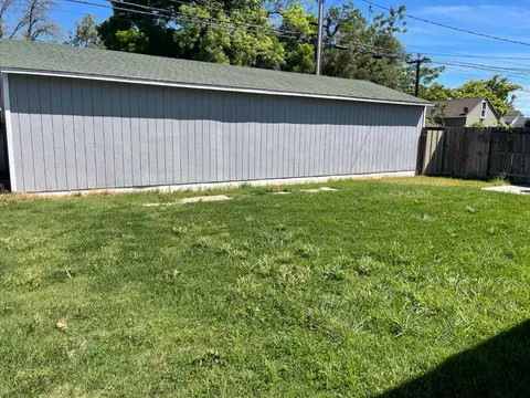 Exterior - 512 12th St, Modesto, CA 95354 photo 9 of 14