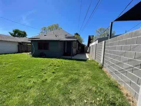 Exterior - 512 12th St, Modesto, CA 95354 photo 7 of 14