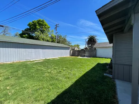 Exterior - 512 12th St, Modesto, CA 95354 photo 8 of 14