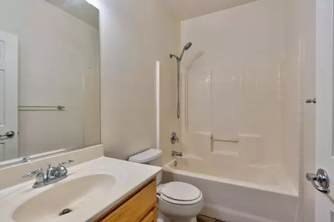 Bath - 3516 Windsong Ct, Merced, CA 95340 photo 1 of 4
