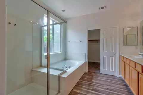 Bath - 3516 Windsong Ct, Merced, CA 95340 photo 3 of 4