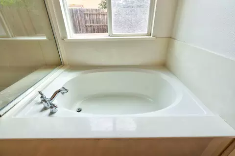 Bath - 3516 Windsong Ct, Merced, CA 95340 photo 4 of 4