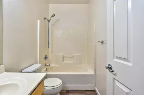 Bath - 3516 Windsong Ct, Merced, CA 95340 photo 2 of 4