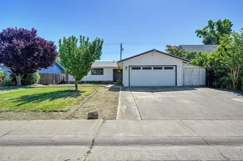3721 Thornhill Dr, Sacramento, CA 95826