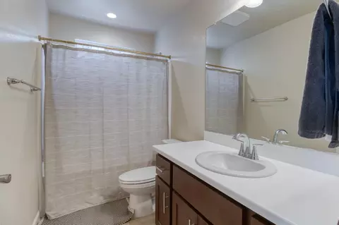 Bath - 1508 Founders Point Dr, Modesto, CA 95356 photo 2 of 2