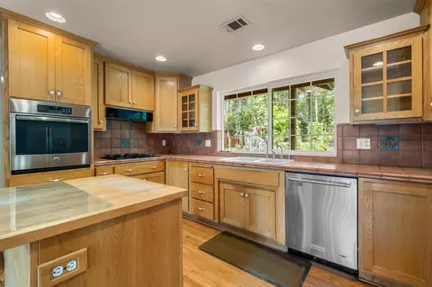 Kitchen - 4061 Pacific Crest Ct, Placerville, CA 95667 photo 3 of 8