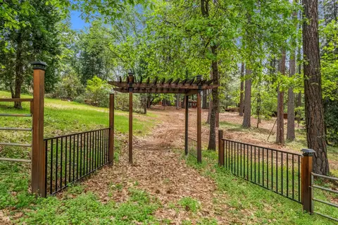 Exterior - 4061 Pacific Crest Ct, Placerville, CA 95667 photo 39 of 46