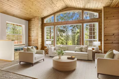 Living - 4061 Pacific Crest Ct, Placerville, CA 95667 photo 5 of 12
