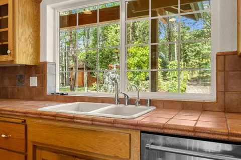 Kitchen - 4061 Pacific Crest Ct, Placerville, CA 95667 photo 5 of 8