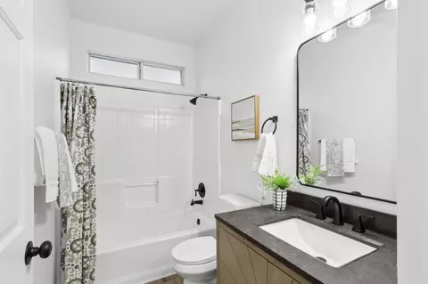 Bath - 225 Creekside Way, Winters, CA 95694 photo 3 of 6