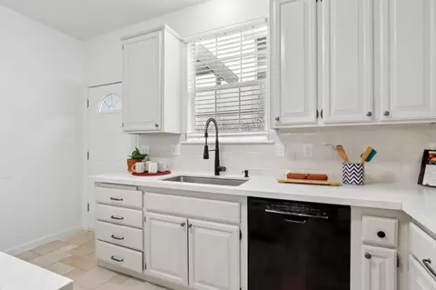 Kitchen - 225 Creekside Way, Winters, CA 95694 photo 2 of 3
